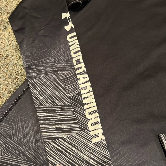 Under Armour Long Sleeve - Picture 4 of 5
